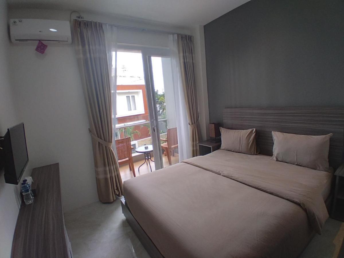 Purnama Balige Hotel Exterior photo