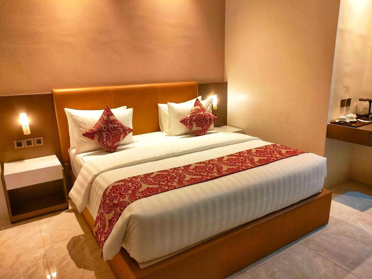 Purnama Balige Hotel Exterior photo