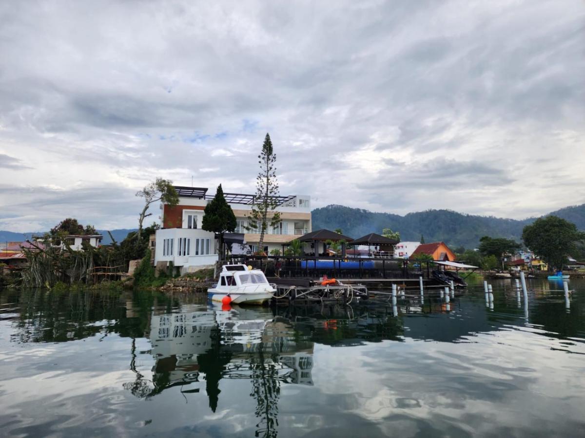Purnama Balige Hotel Exterior photo