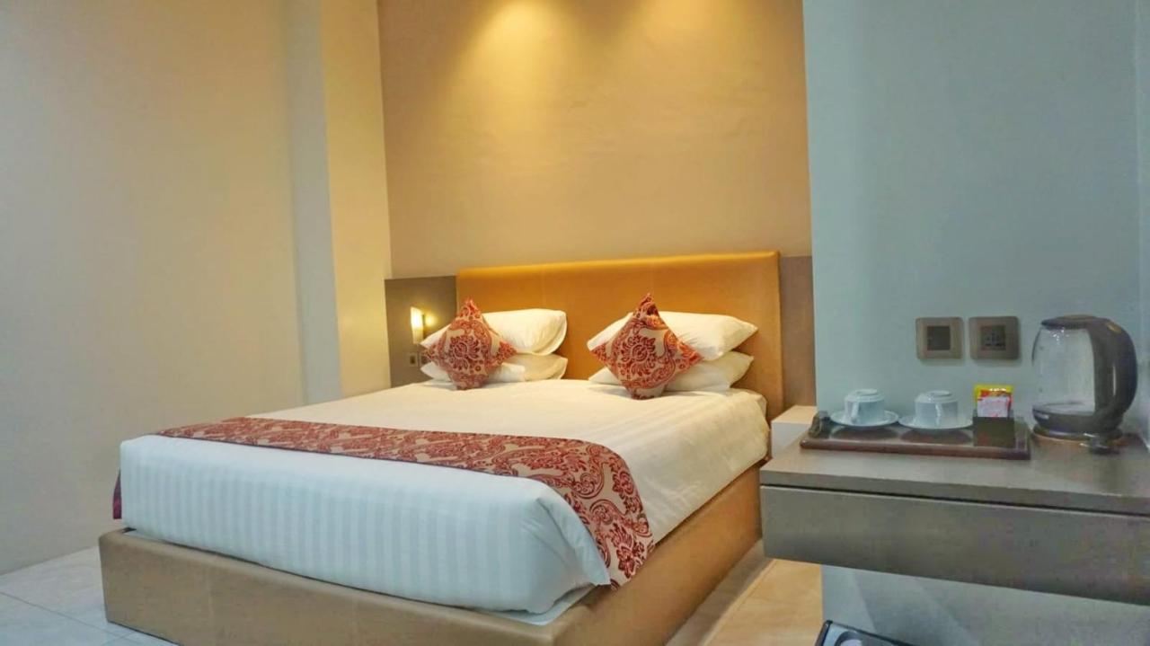 Purnama Balige Hotel Exterior photo