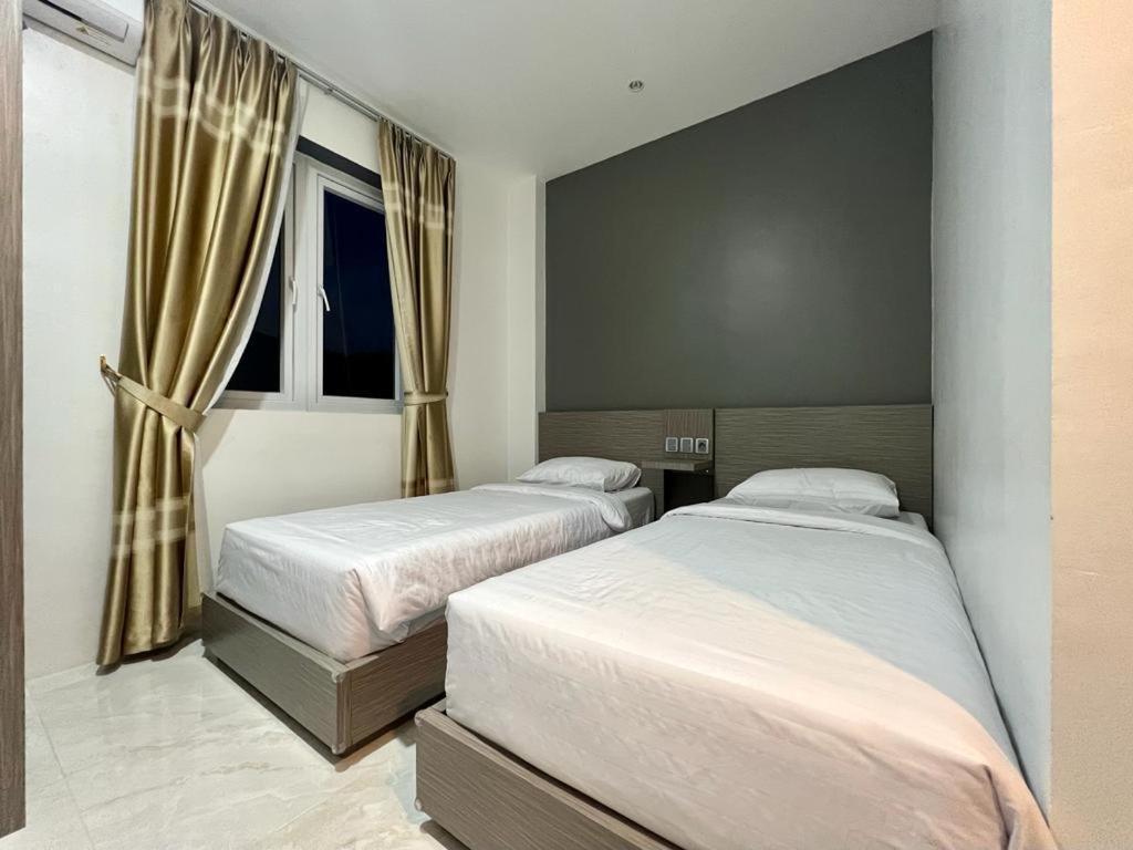 Purnama Balige Hotel Exterior photo