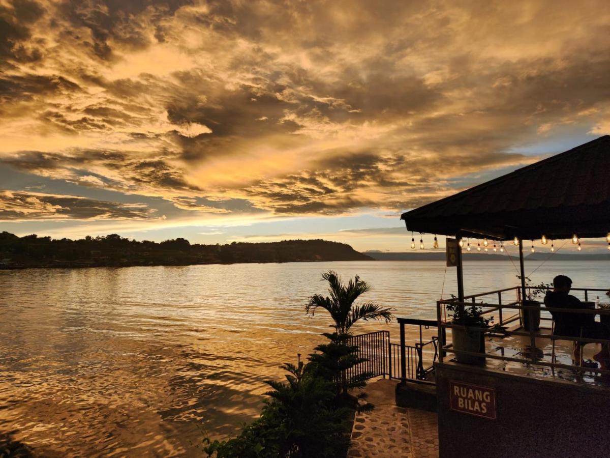 Purnama Balige Hotel Exterior photo