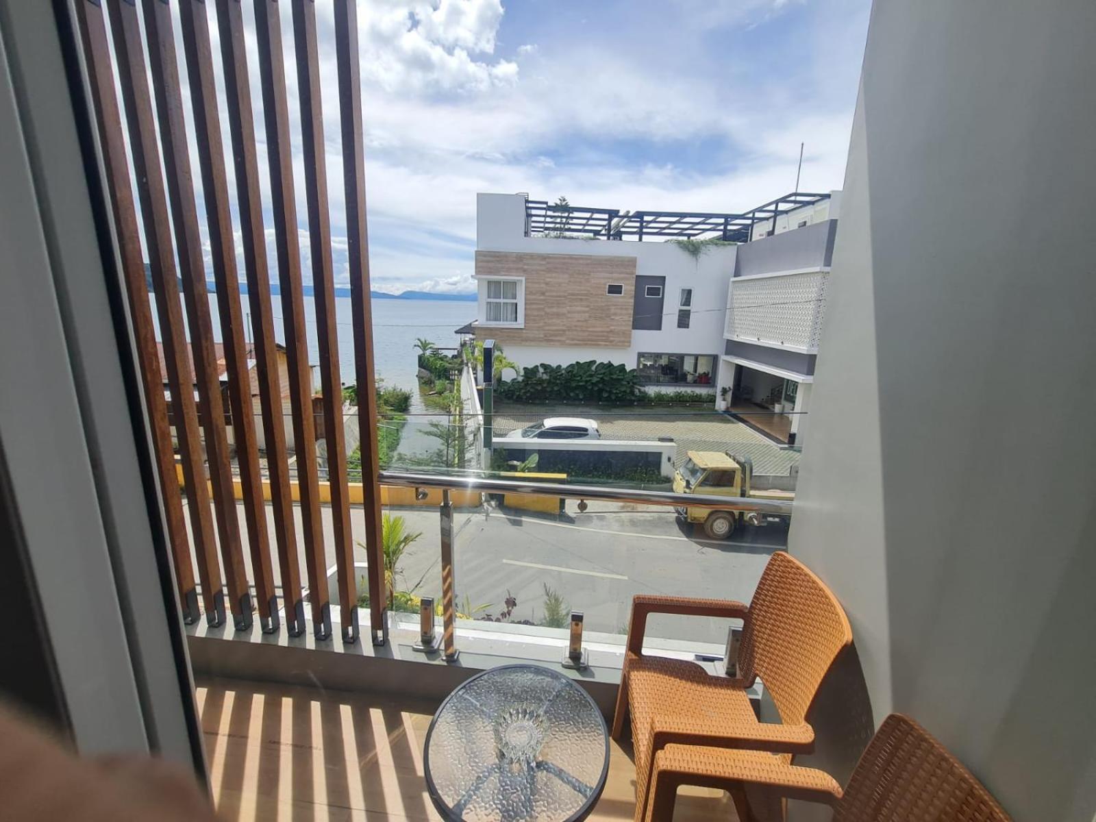Purnama Balige Hotel Exterior photo